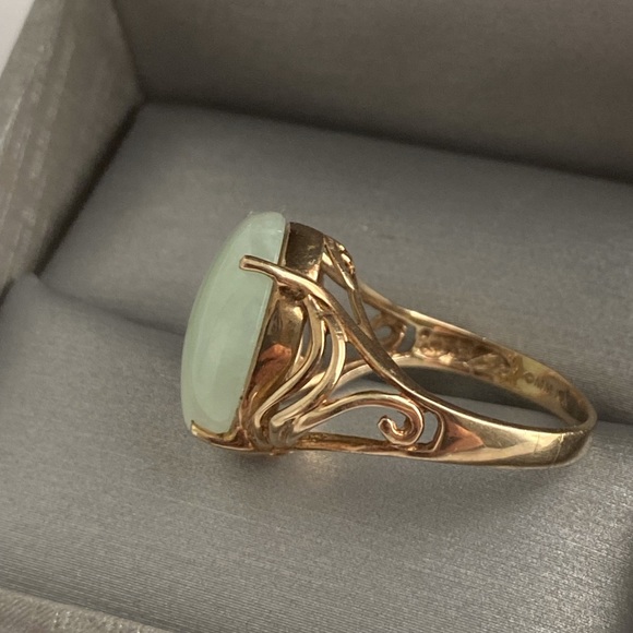 10K Real Gold - Jade Ring - Picture 3 of 16
